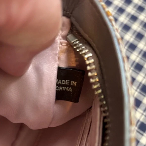 Coach Madison wristlet, limited edition in a  pleated satin design - Picture 8 of 14